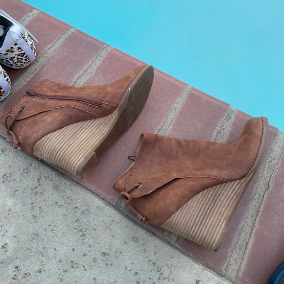 Lucky Brand wedge bootie - Picture 2 of 4
